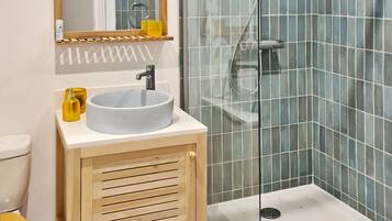 Shower, towels, soap, toilet paper