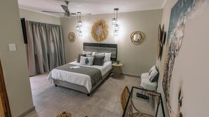 Comfort Double Room | Laptop workspace, blackout curtains, iron/ironing board (on request) - Pumbaa Wildlife Park and Accommodation (Mbombela)