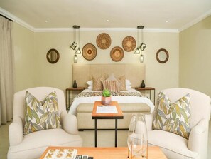 Individually decorated, individually furnished, laptop workspace - Pumbaa Wildlife Park and Accommodation (Mbombela)