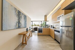 Fridge, microwave, stovetop, coffee/tea maker - 1BR Rooftop & Pool in Cardinal (San José del Cabo)