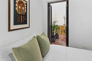 3 habitaciones, tabla de planchar con plancha, cuna de viaje y wifi