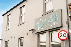 Exterior detail - Luxurious 1 Bedroom with Private Parking and Wifi (Middlesbrough)