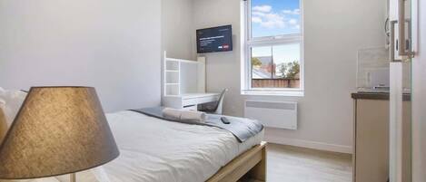 1 bedroom, internet, bed sheets