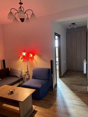 Living area - O Sole Mio ApartHotel (Bucharest)