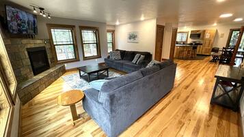 Télévision, cheminée