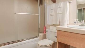 Baignoire, serviettes fournies