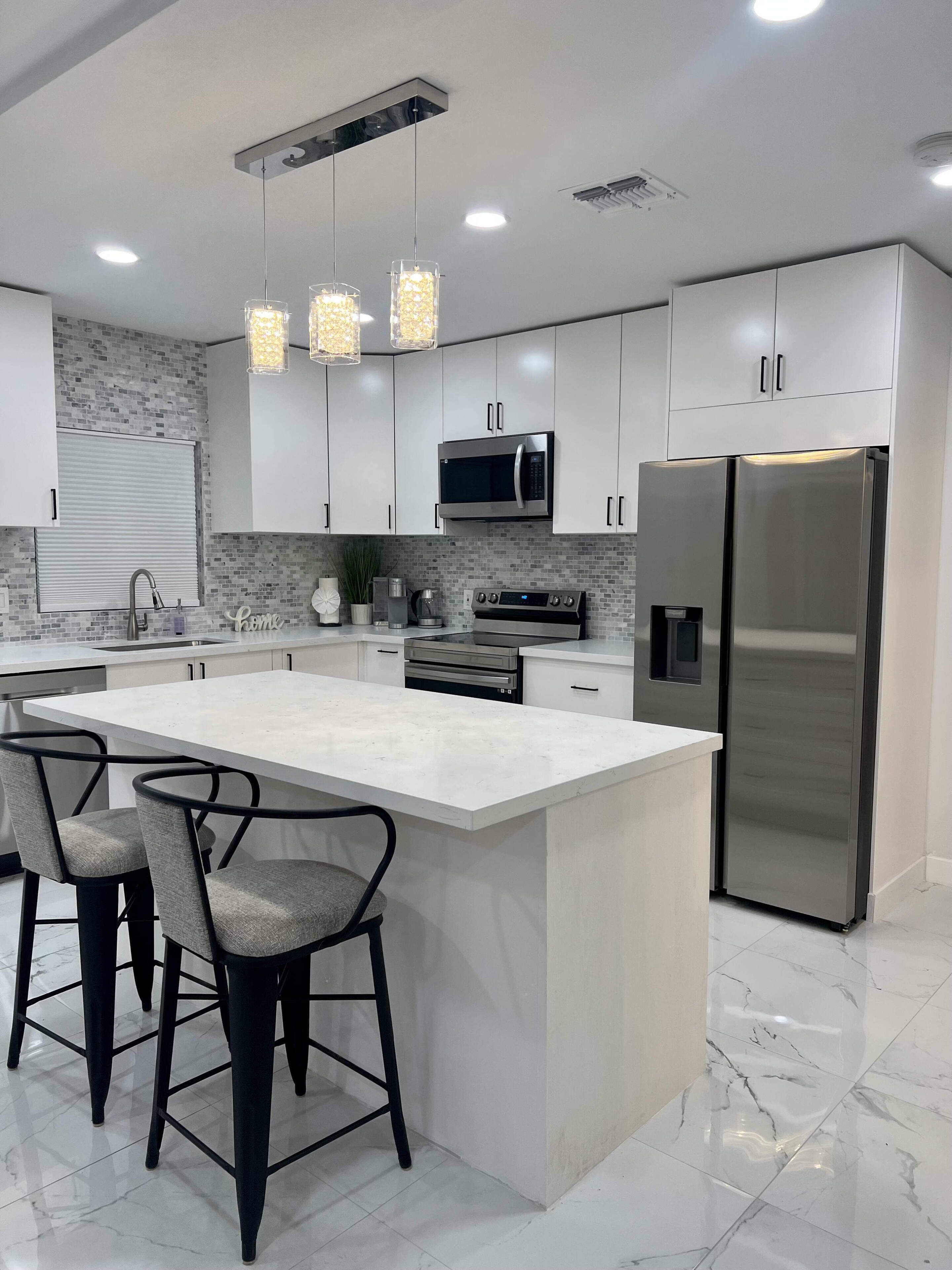 ثلاجة، ميكروويف، فرن، موقد طهي مسطح