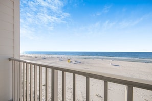 On the beach - ⛱️Gulf Front Condo in Gulf Shores-Sea Glass-304⛱️ (Gulf Shores)