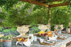Outdoor dining - Villa in Montecatini Alto with 6 bedrooms sleeps 15 (Montecatini Alto)