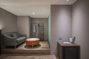 Kahden hengen deluxe-huone, kylpyamme | Untuvapeitot, minibaari, ilmainen Wi-Fi, vuodevaatteet