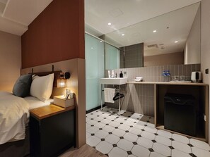 Lifestyle Deluxe Double Room | Baño | Artículos de higiene personal gratuitos, secador de pelo y zapatillas