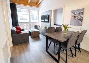 Apartamento básico | Zona de estar | Una televisión de pantalla plana, suelo radiante
