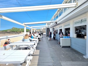 Outdoor dining - Sea Spray St Ives Stunning sea views 2 Bedroom duplex with parking Dog friendly (Saint Ives)