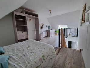 4 bedrooms, iron/ironing board, travel cot, free WiFi