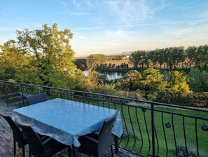 Terrasse haute avec vue sur la Seine et la forêt de Saint-Germain-en-Laye