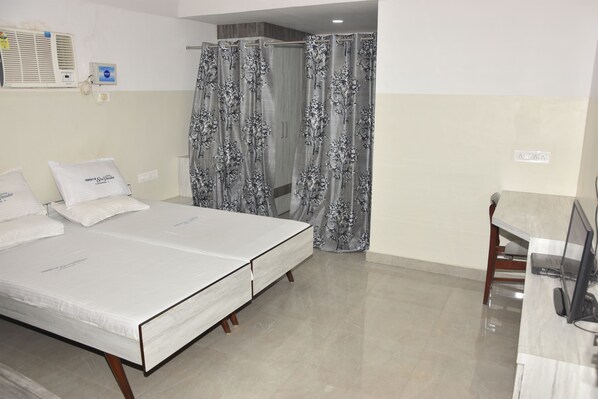 Comfort Room | Langsir/tirai gelap terus, seterika/papan seterika, Wi-fi percuma 