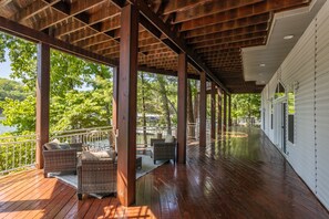 Terrace/patio - Cove Front, Kayak, Pedal Boat, and Nearby Restos (Rocky Mount)