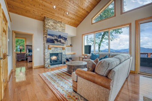 Unbelievable Views, Hot Tub, Fire Pit, Fire Table, Indoor Fireplace