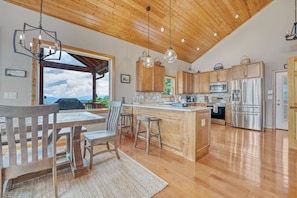 Fridge, microwave, oven, stovetop - Unbelievable Views, Hot Tub, Fire Pit, Fire Table, Indoor Fireplace (Waynesville)
