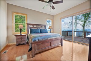 4 bedrooms, desk, iron/ironing board, free WiFi