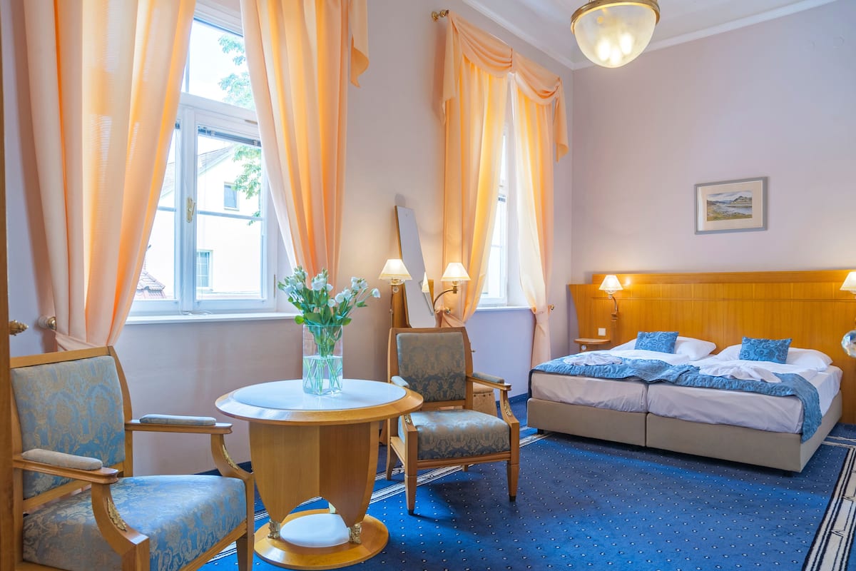 Comfort Double Room | 1 bedroom, in-room safe, soundproofing