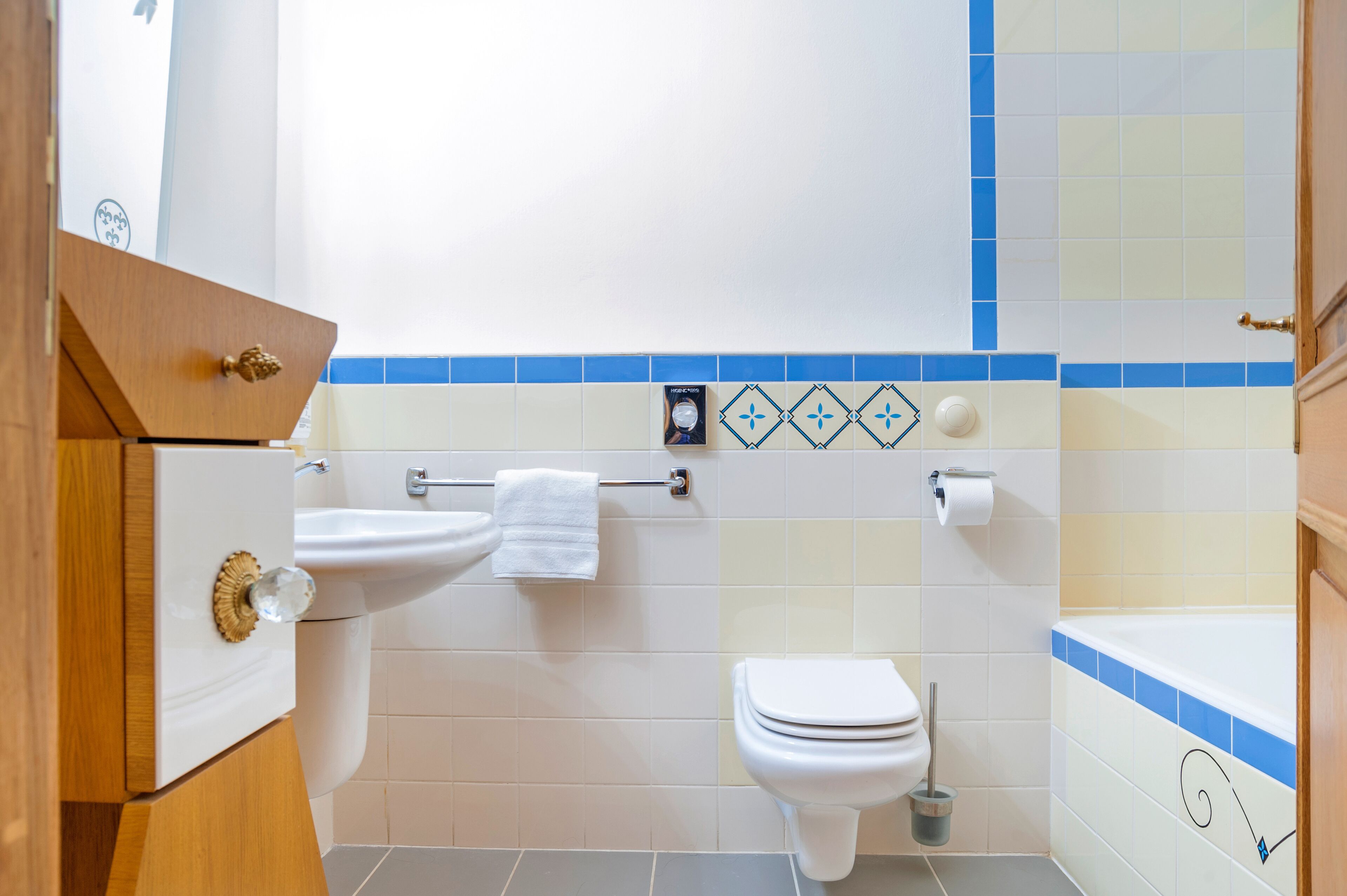 A bathroom with a sink, toilet, and bathtub.