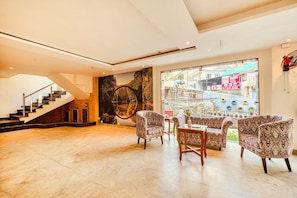 Interior entrance - Hotel Classic Hills (Dharamshala)