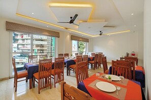 Café da manhã continental todos os dias mediante uma taxa