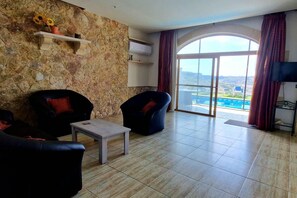 Apartment | Living area - Modern 4-bed Home in Ix-xaghra, Valley View Pool (Xaghra)