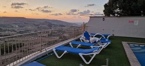 Property grounds - Modern 4-bed Home in Ix-xaghra, Valley View Pool (Xaghra)