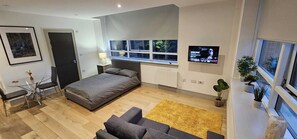 Interior - Bright and spacious studio in the Heart of Tottenham. (London)
