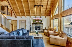 Smart TV, chimenea y futbolito 