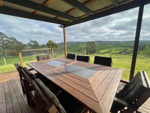 Outdoor dining - Cozy comfort, spectacular view, central South Gippsland location!! Sleeps 12!
 (Mount Eccles)