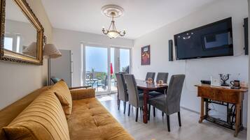 Télévision, baby-foot