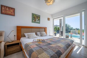 4 bedrooms, in-room safe, iron/ironing board, free WiFi - Villa Rozeta with sea view (Šegotići)