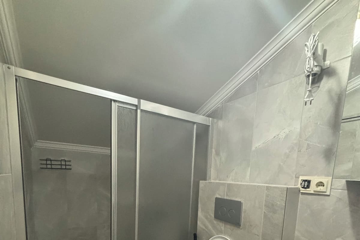 402 family rooms | Bathroom | Shower, rainfall showerhead, hair dryer, towels