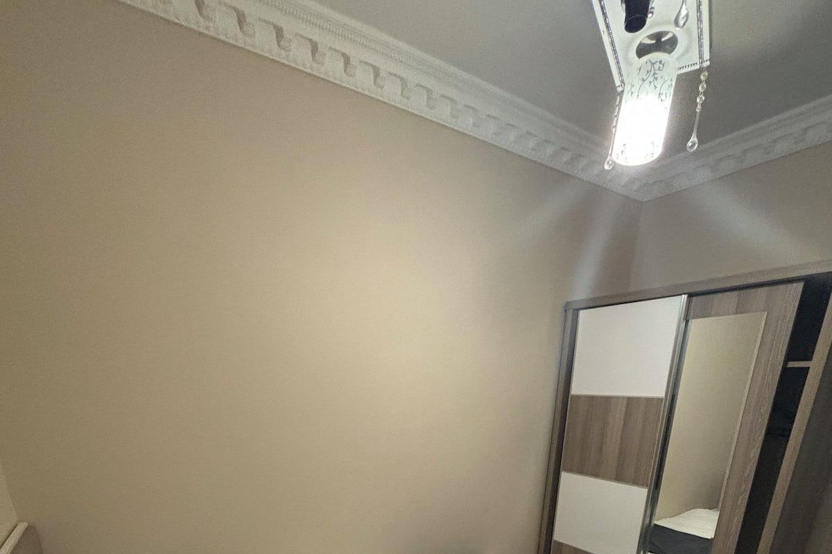 1 bedroom, premium bedding, desk, rollaway beds