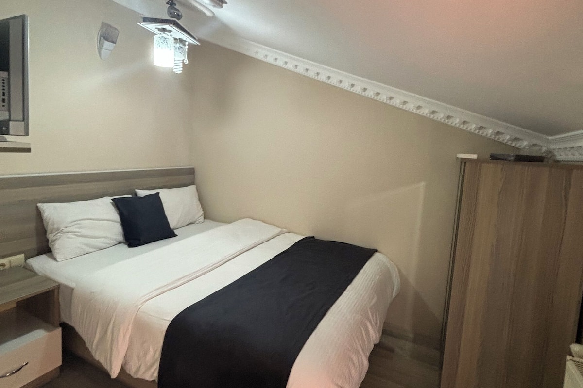 402 family rooms | 1 bedroom, premium bedding, desk, rollaway beds