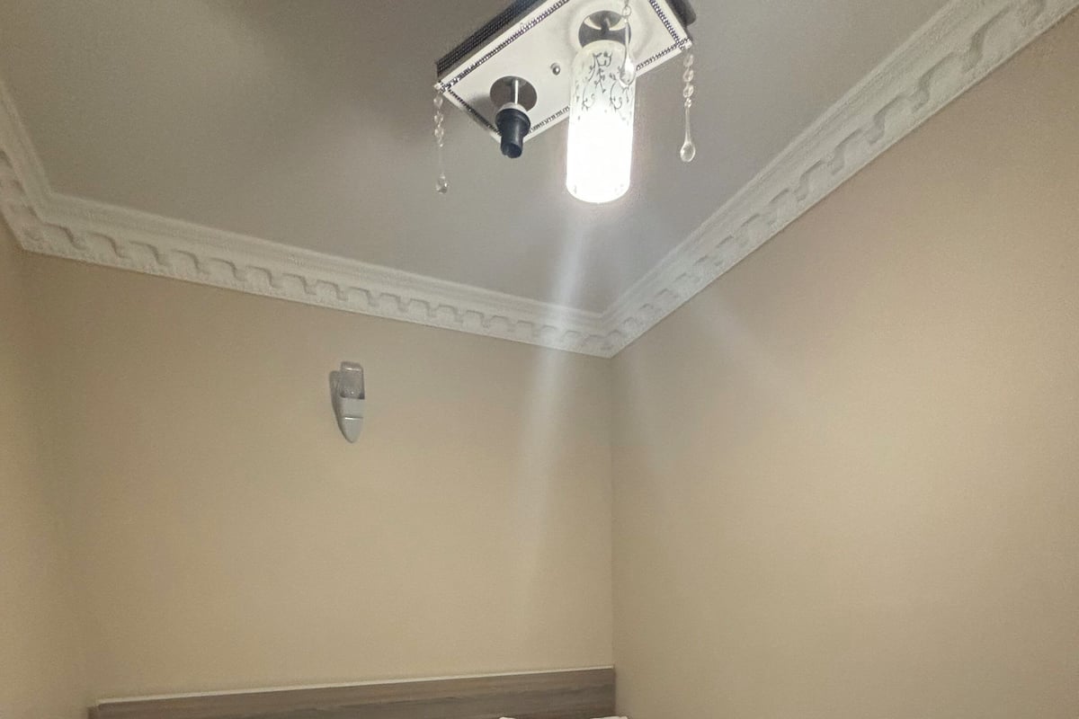 1 bedroom, premium bedding, desk, rollaway beds