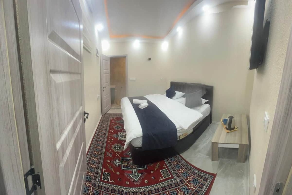 1 slaapkamer, luxe beddengoed, een bureau, extra bedden