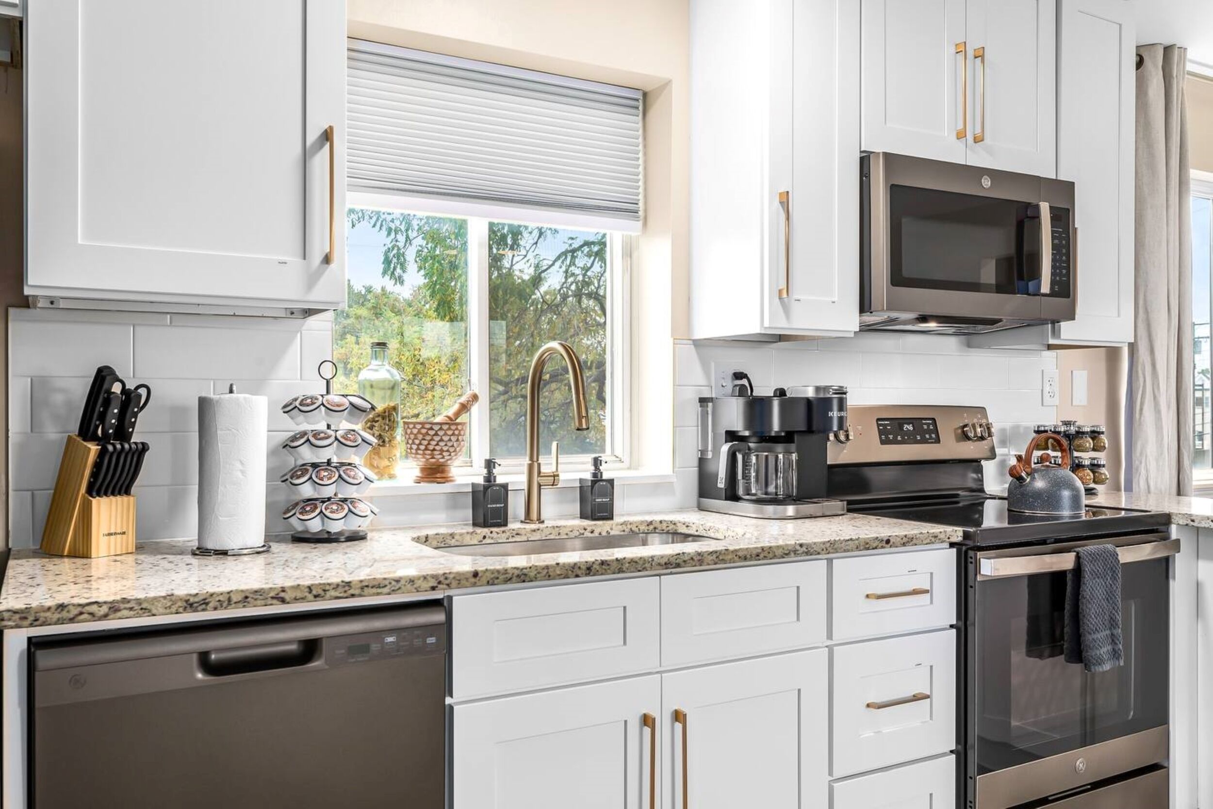 冰箱、微波炉、烤箱、炉灶