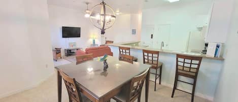 Condo, varias camas, balcón, vista a la alberca (Las Verandas) | Interior