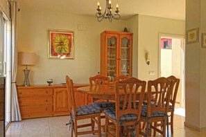 Dining - Villa with shared Pool/Aircon/Wi-Fi - Villa Mimosa (L'Escala)