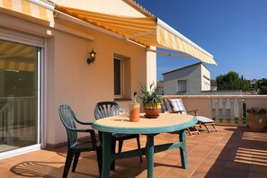 Outdoor dining - Villa with shared Pool/Aircon/Wi-Fi - Villa Mimosa (L'Escala)