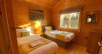 Hollybush Lodges