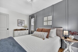 Unclassified image, 5 of 27, button - Southern Comfort Cottage in the City (Lansing)