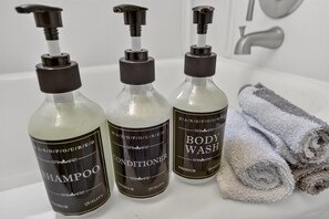 花灑/浴缸組合、風筒、提供毛巾