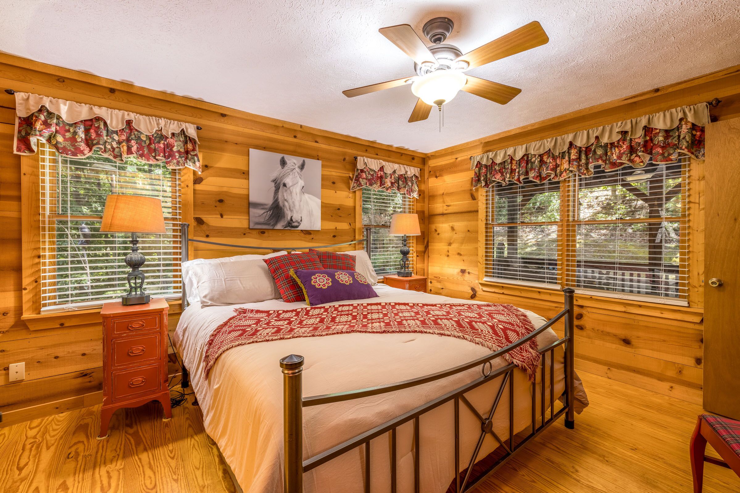 2 bedrooms, desk, iron/ironing board, WiFi