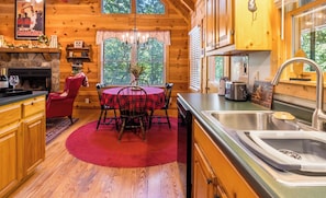 Fridge, microwave, oven, stovetop - Black Bear Bungalow - Lovely Chalet in the Woods (Clarkesville)