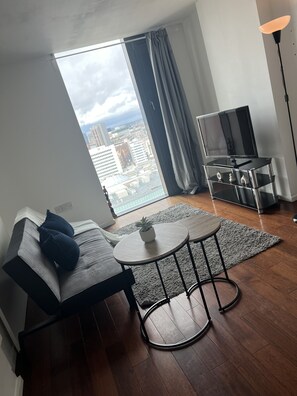 Living area - Captivating 1-bed Apartment in Birmingham Centre (Birmingham)